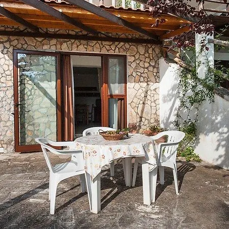 Giulia In Tatil Evi