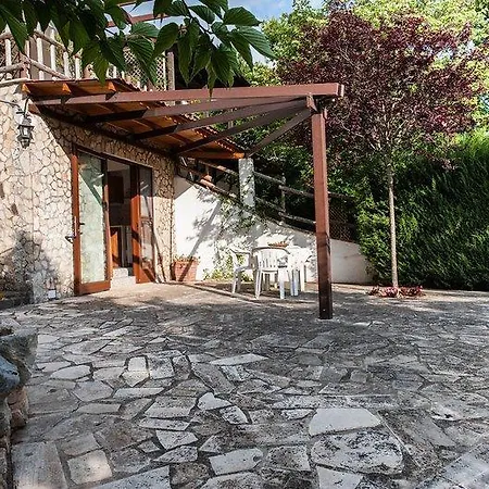 Giulia In Nyaraló